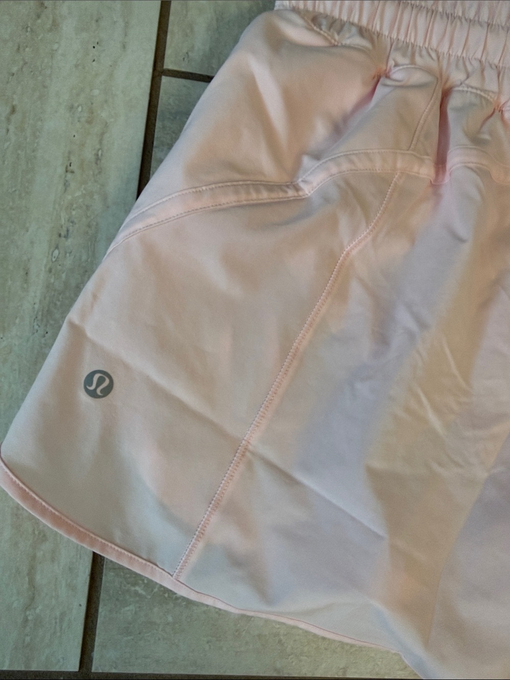 Lululemon Track That Mid-Rise Lined
Short 5" Strawberry Milkshake Size 6 - Picture 13 of 16